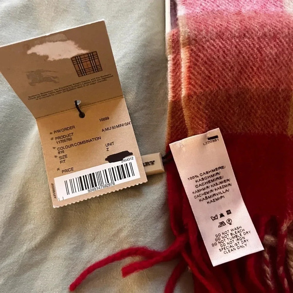 Authentic Burberry Cashmere Scarf - Picture 2 of 4